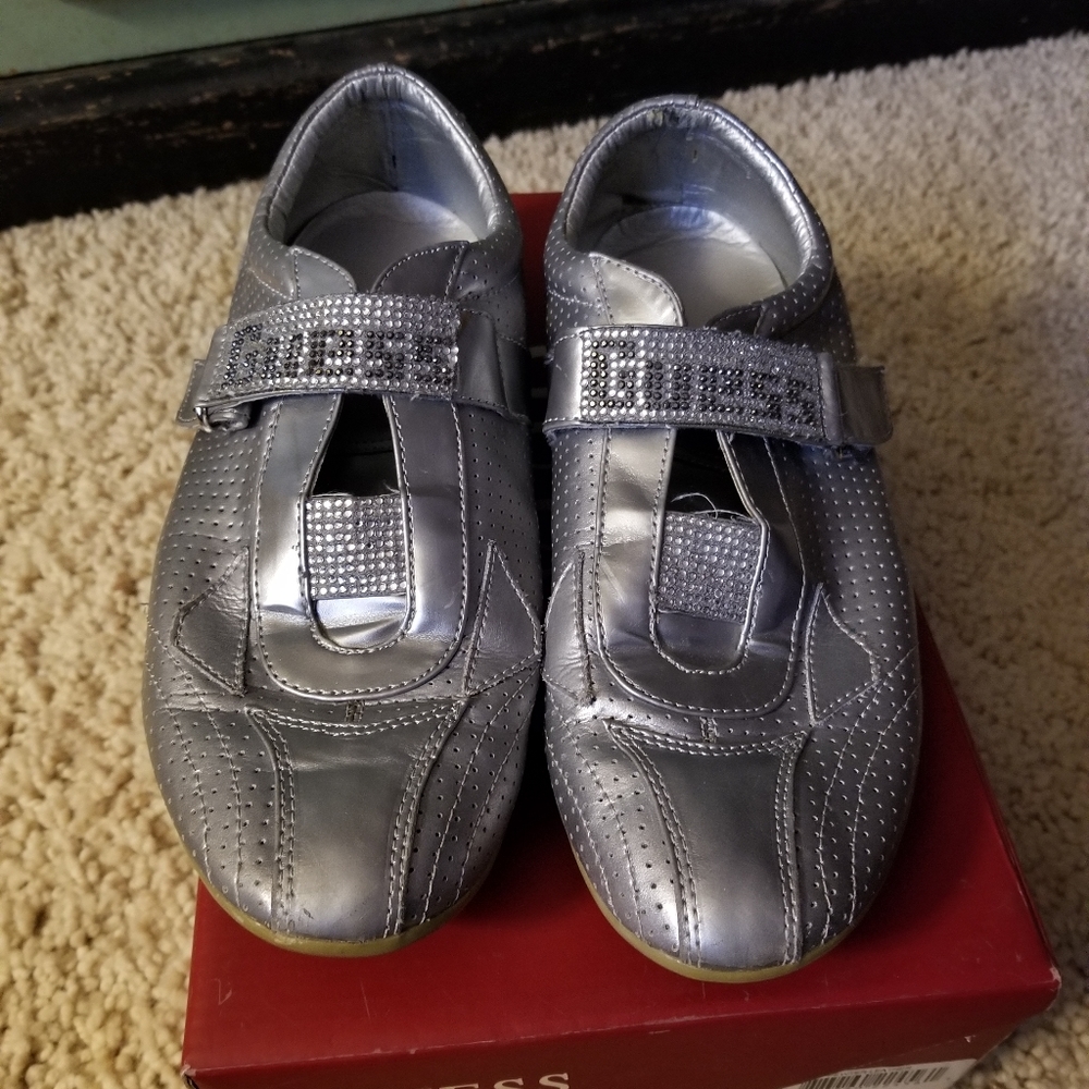 Guess 7.5 Gwwinella Sparkly Silver Tennis Shoes